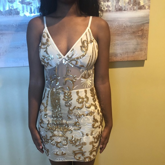 HOMECOMING/ FORMAL DRESS WHITE AND GOLD - Picture 6 of 7